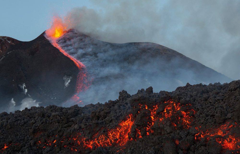 黑石 OLTRÉNERO 火山灵感